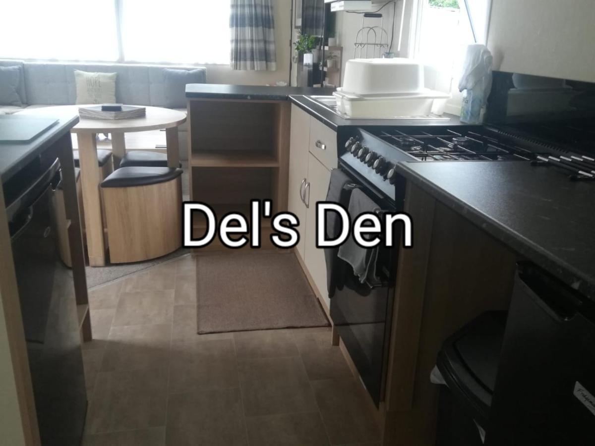 Del'S Den Lakeside Weeley Bridge Экстерьер фото