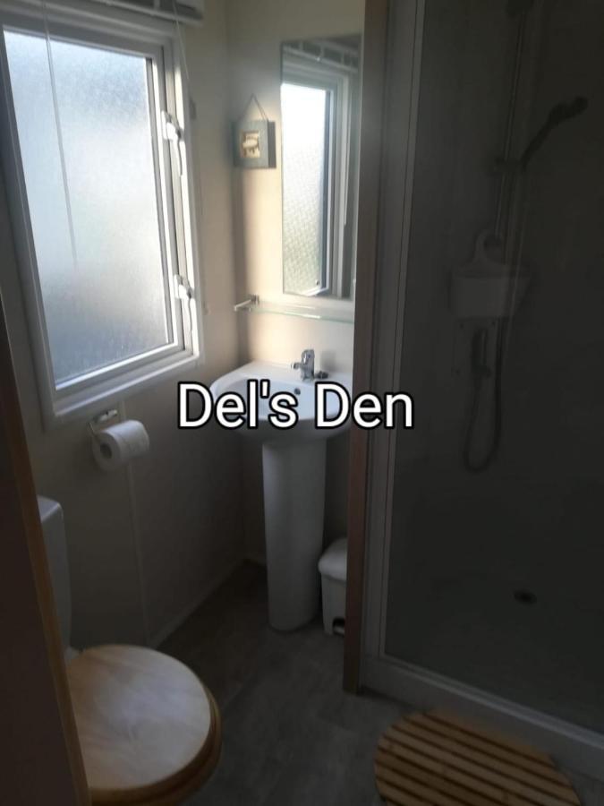 Del'S Den Lakeside Weeley Bridge Экстерьер фото