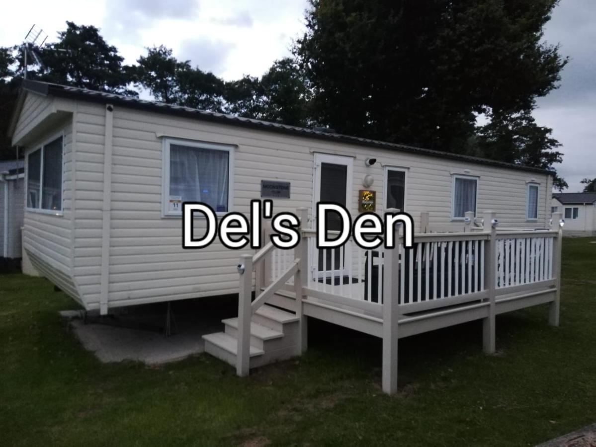 Del'S Den Lakeside Weeley Bridge Экстерьер фото