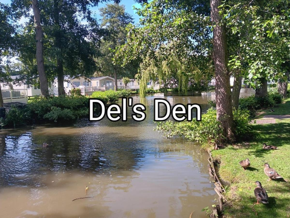 Del'S Den Lakeside Weeley Bridge Экстерьер фото
