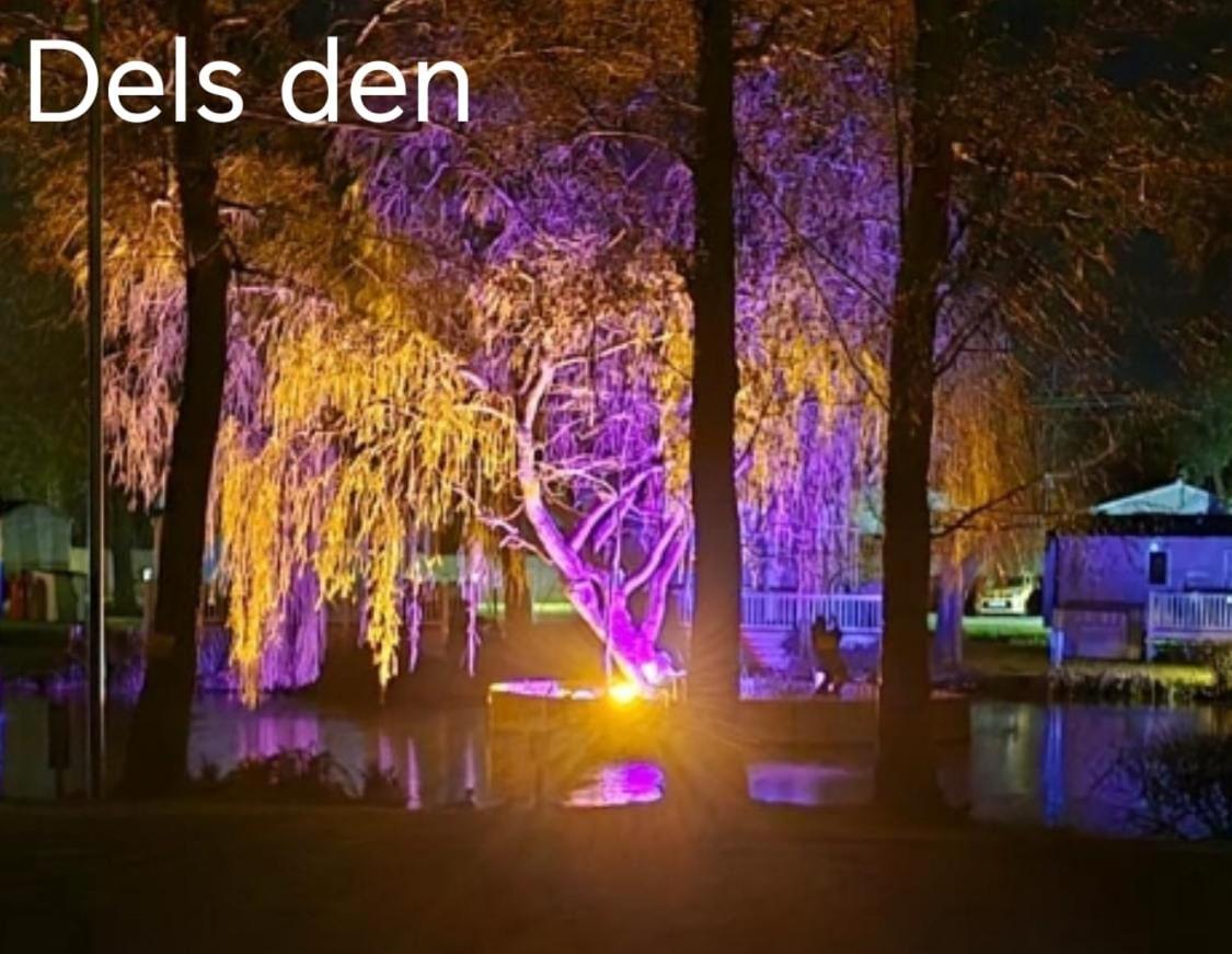Del'S Den Lakeside Weeley Bridge Экстерьер фото