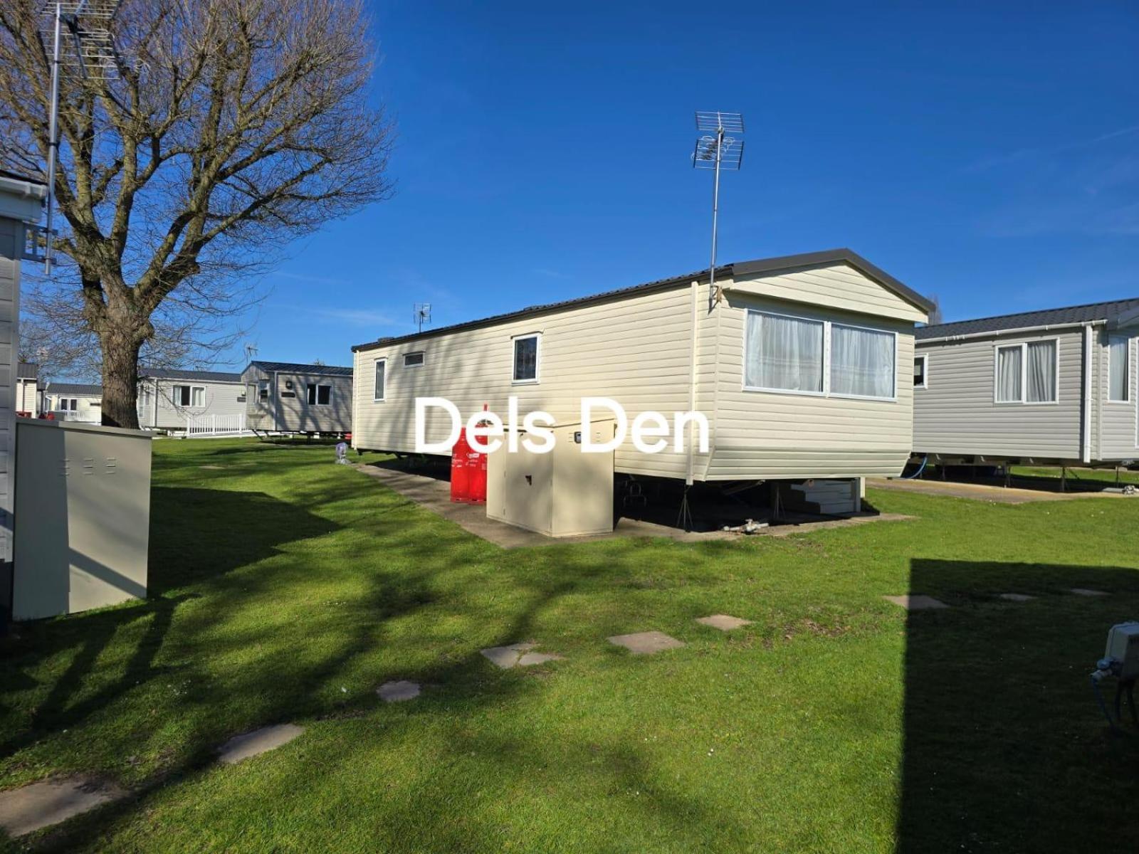 Del'S Den Lakeside Weeley Bridge Экстерьер фото